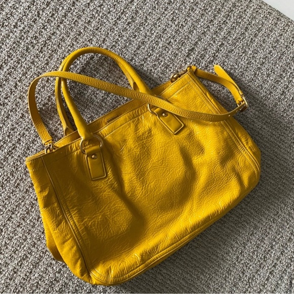 *SOLD* PRADA patent leather Naplak tote. - Picture 6 of 12